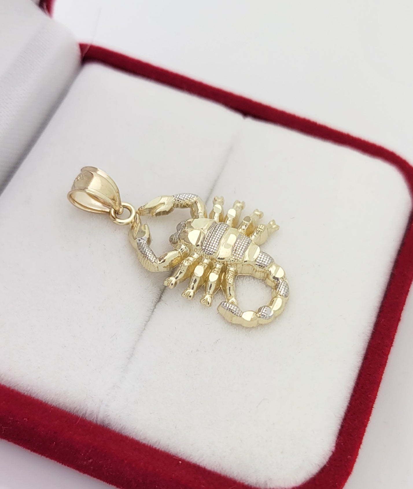 10K Yellow Gold Scorpio Necklace Pendant Zodiac Scorpions Charm