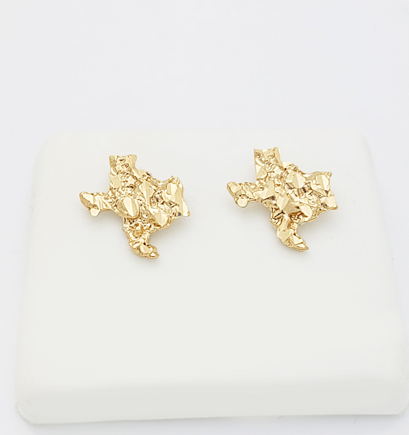 10k Yellow Gold Texas Nugget Earrings 13.5 mm x 13 mm