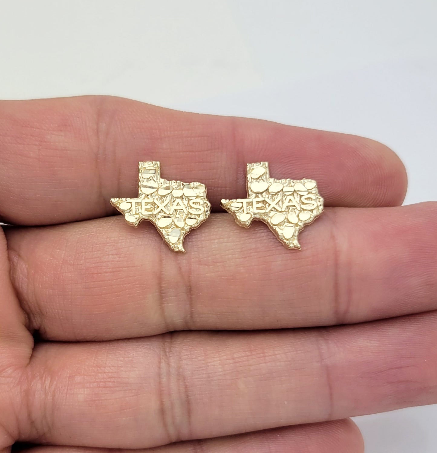 10k Yellow Gold Texas Nugget Earrings Mens Womens 0.6 in x 0.6 in