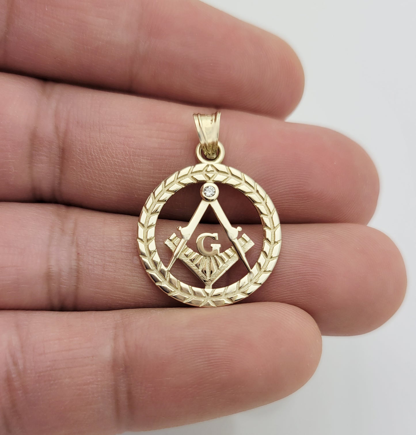 10K Yellow Solid Gold Masonic Pendant Freemason Necklace Pendant Round 0.75 inch Diameter