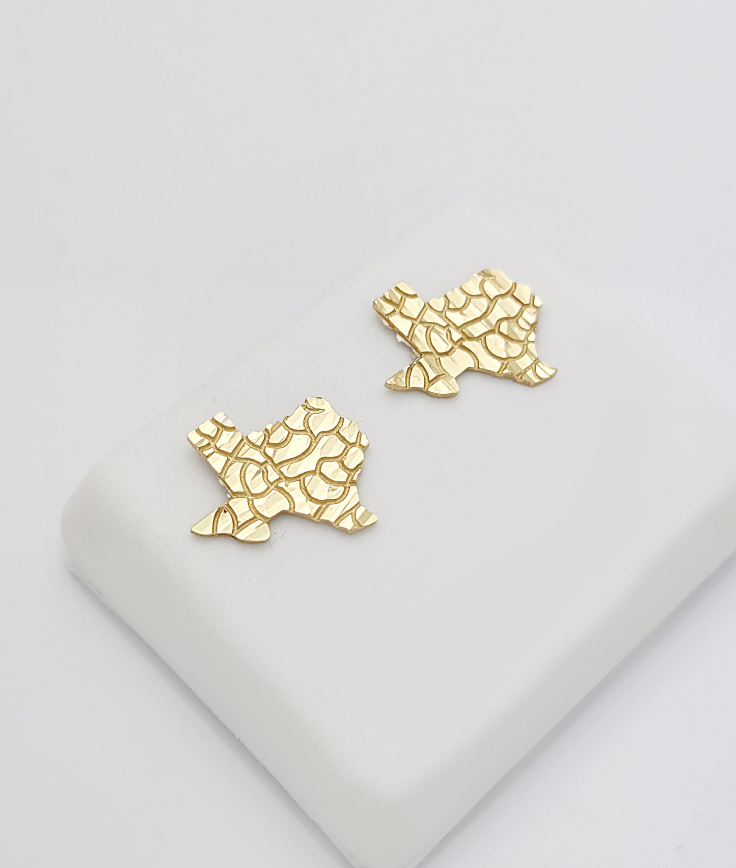 10k Yellow Gold Texas Nugget Earrings 15 mm x 14.5 mm