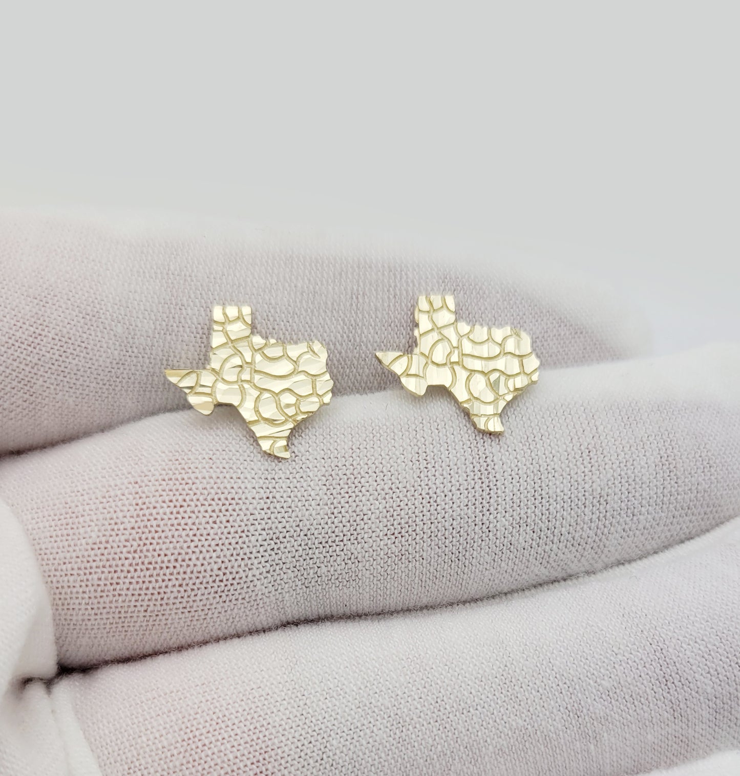 10k Yellow Gold Texas Nugget Earrings 15 mm x 14.5 mm