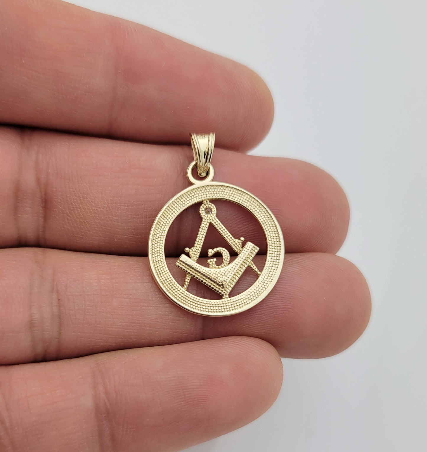 10K Yellow Solid Gold Masonic Pendant Freemason Necklace Pendant Round 0.75 inch Diameter