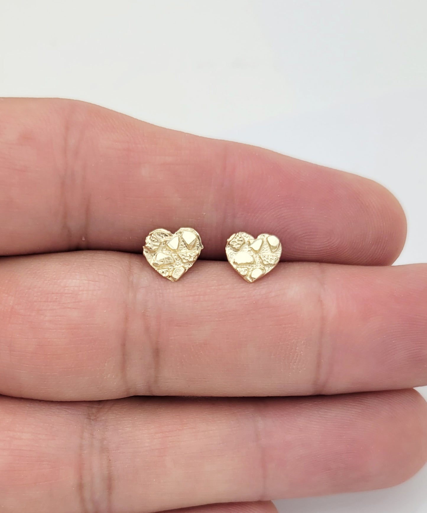 10K Yellow Gold Diamond Cut Nugget Heart Earrings Small 7.5 mm x 7 mm